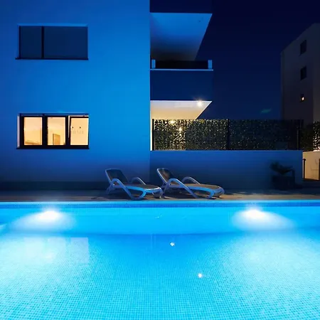 Twins Apartment *