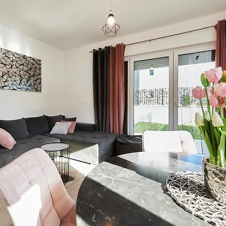 Twins Apartment *